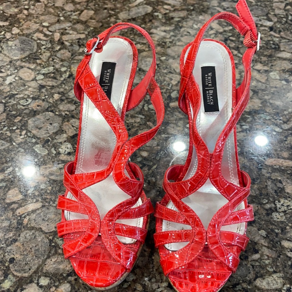 White House Black Market coral/red-orange strappy sandal sz 8